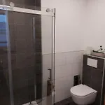 80m² *