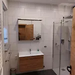 80m² *