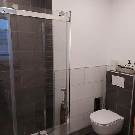 80m² *