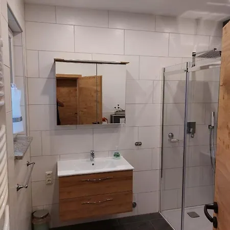 80m² *